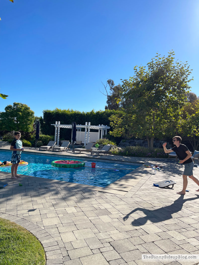 Backyard Fun (Sunny Lifestyles)