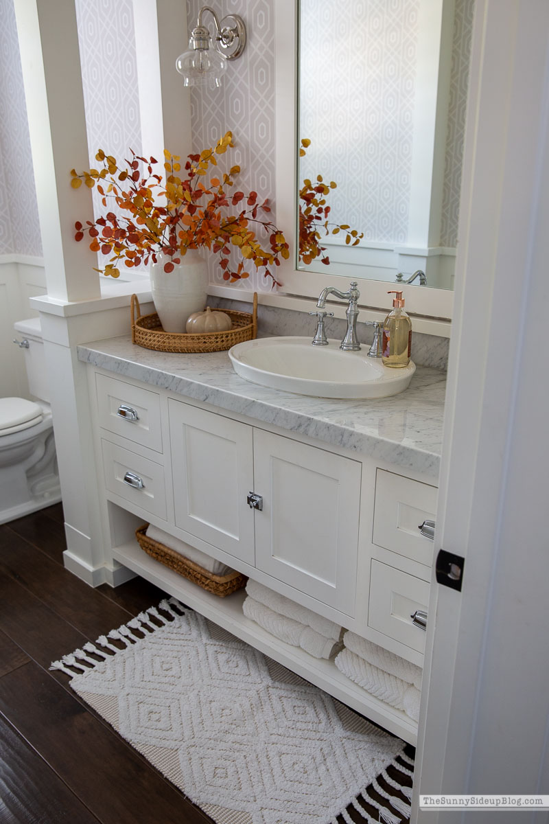 Fall Bathroom Decor (Sunny Lifestyles)