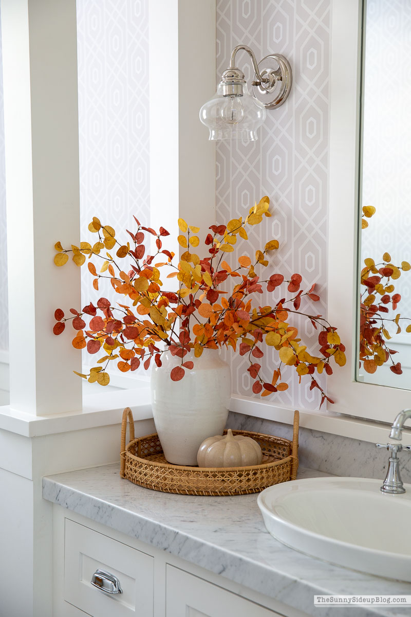 Fall Bathroom Decor (Sunny Lifestyles)