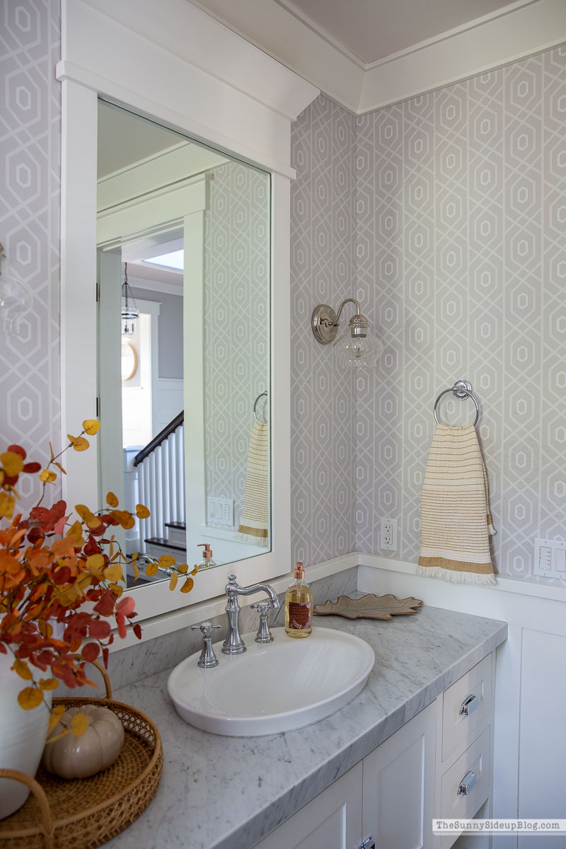 Fall Bathroom Decor (Sunny Lifestyles)