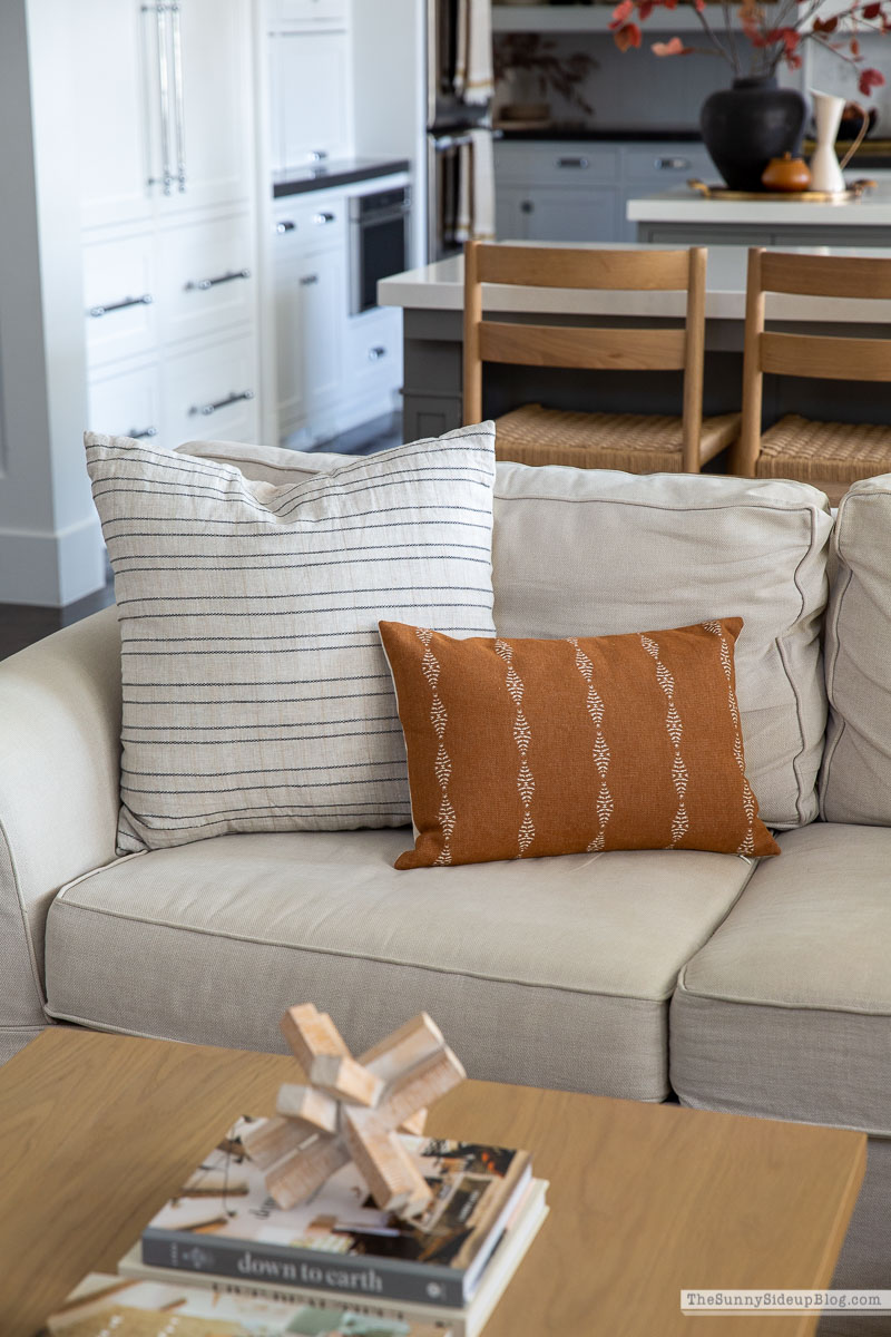 Fall Family Room (Sunny Lifestyles)