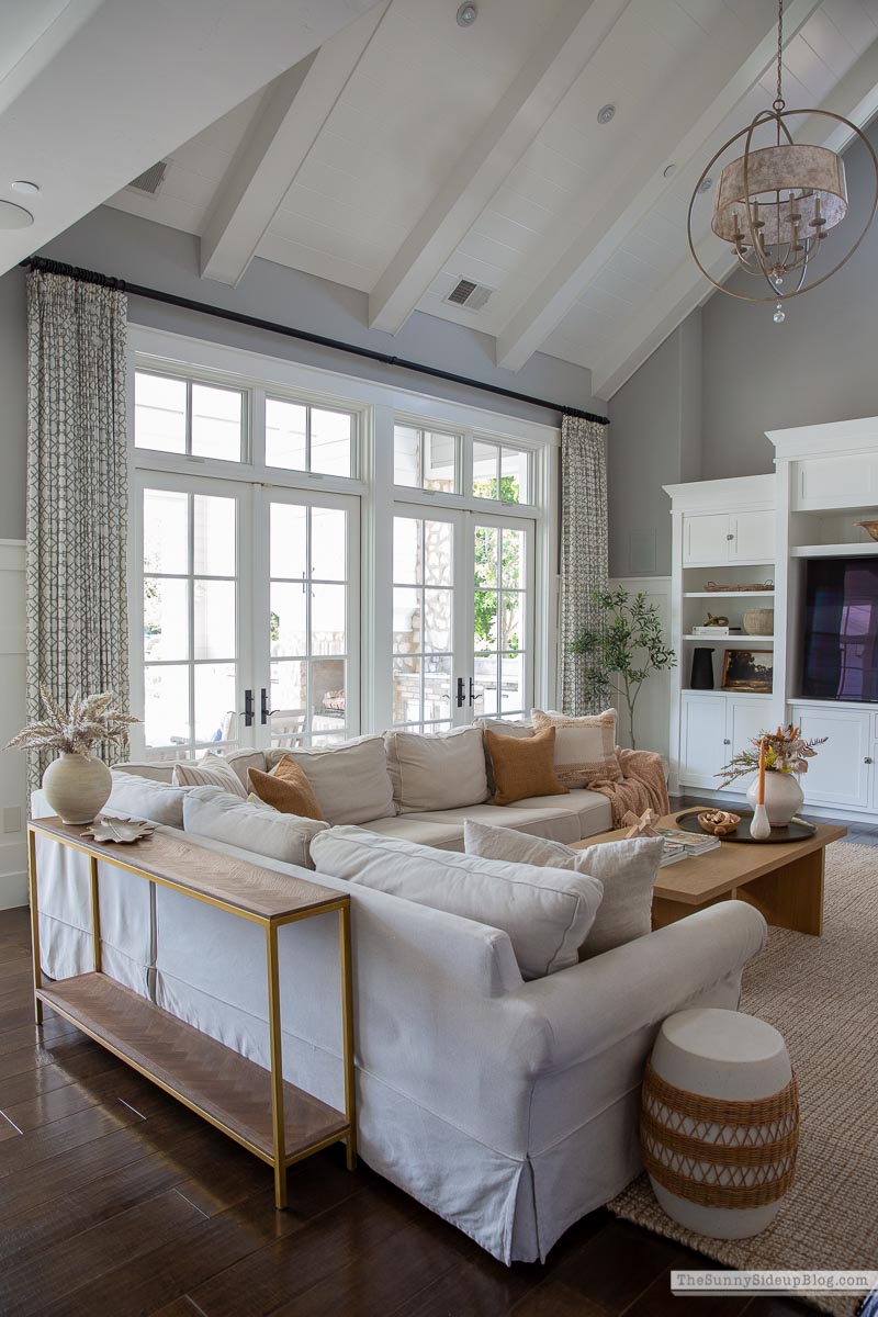 Fall Family Room (Sunny Lifestyles)