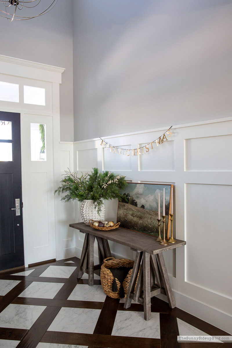 Holiday Entry (Sunny Lifestyles)