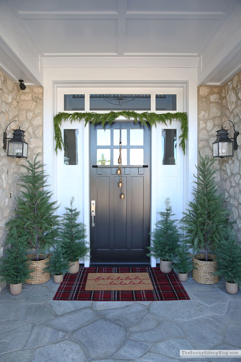 Green Christmas Porch (Sunny Lifestyles)