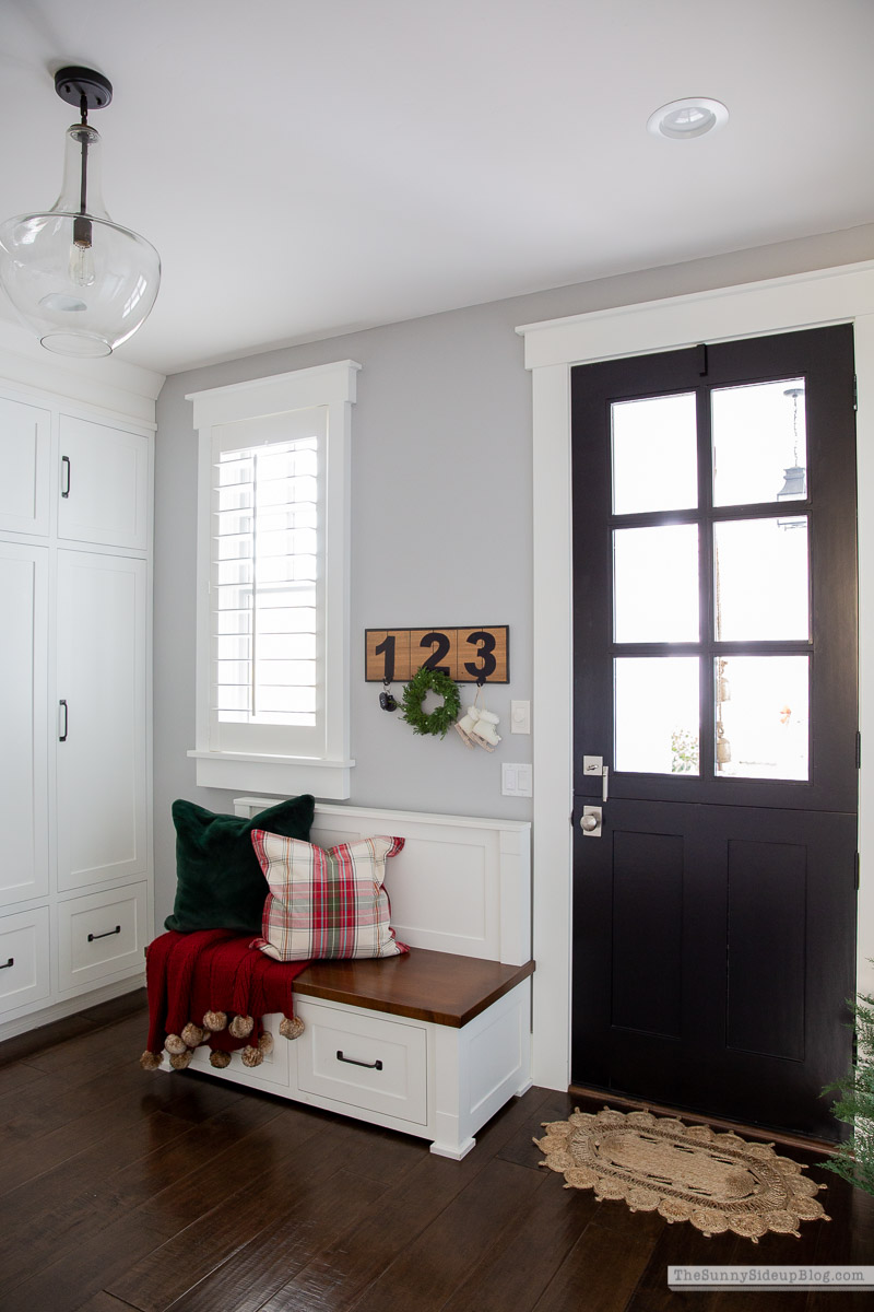 Christmas Mudroom (Sunny Lifestyles)