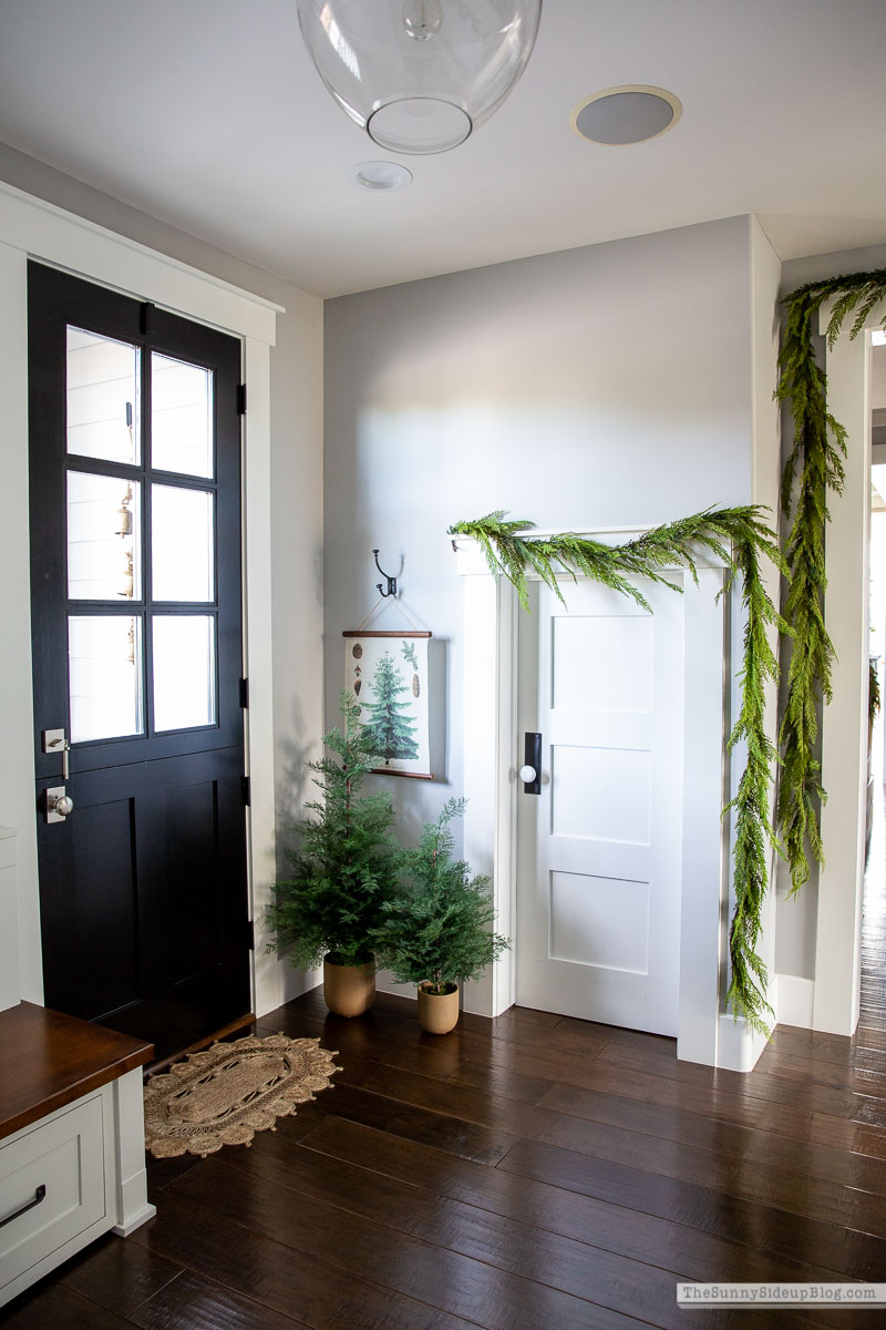 Christmas Mudroom (Sunny Lifestyles)