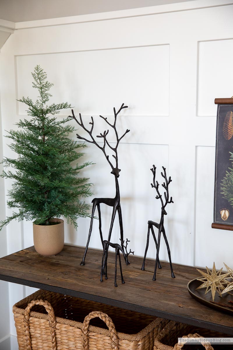 Christmas Family Room Mantel (Sunny Lifestyles)