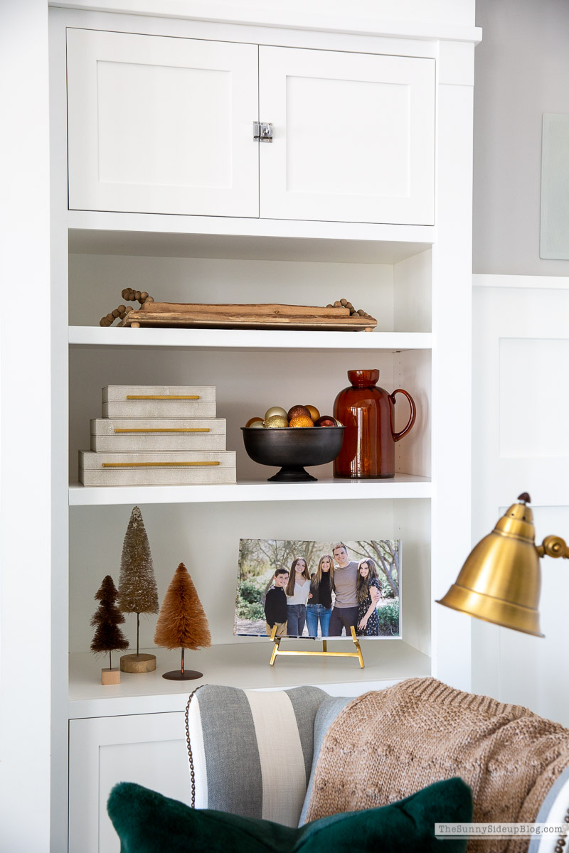 Christmas Family Room Mantel (Sunny Lifestyles)