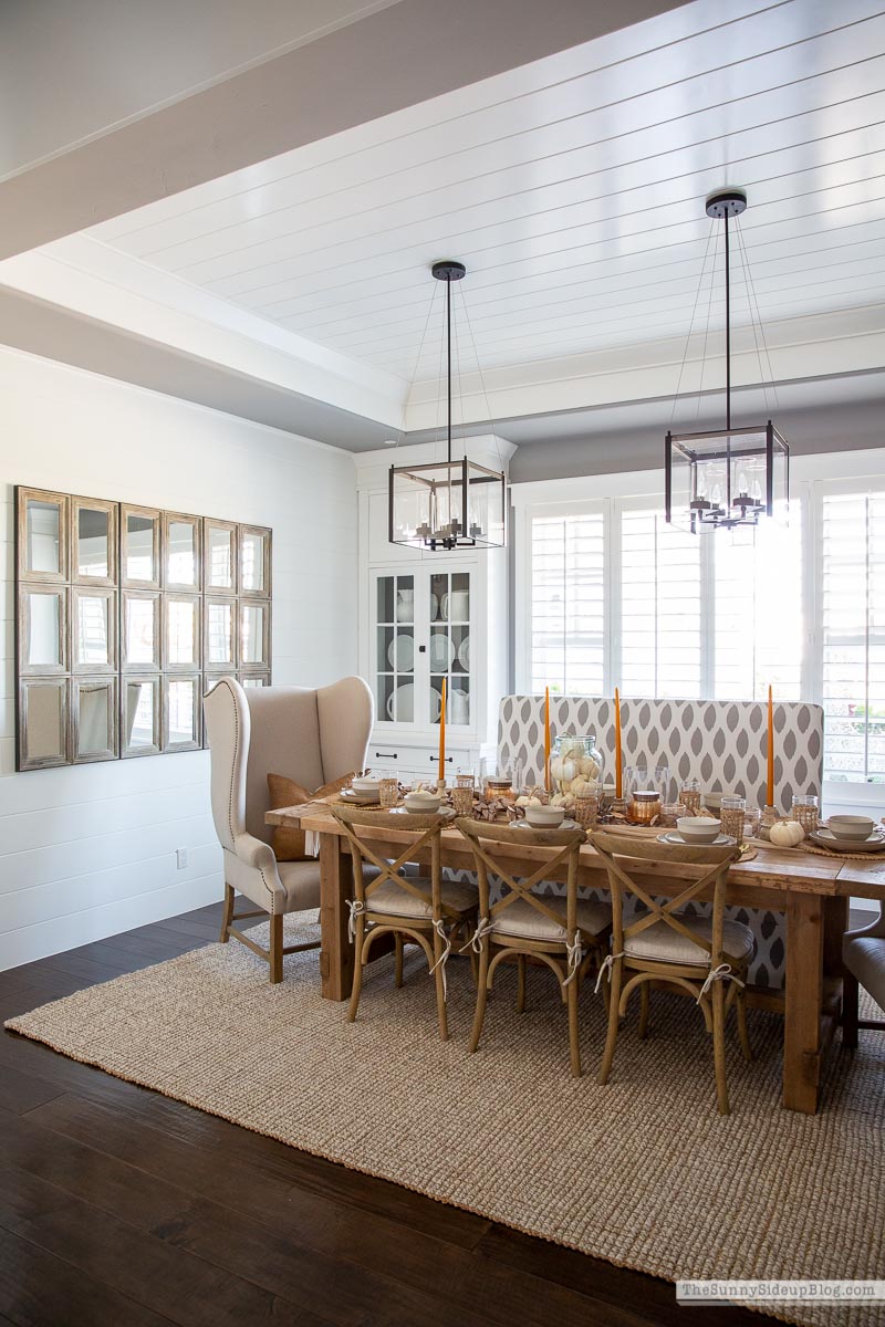 Thanksgiving Table (Sunny Lifestyles)