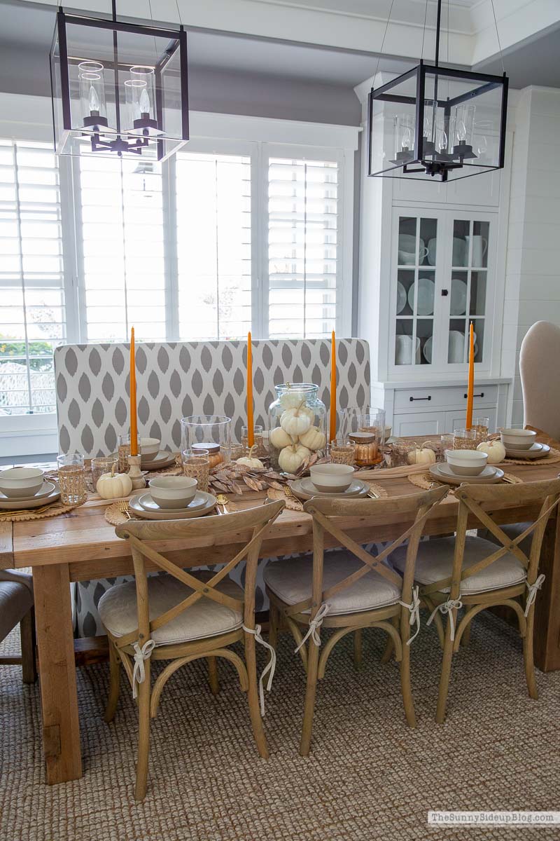 Thanksgiving Table (Sunny Lifestyles)