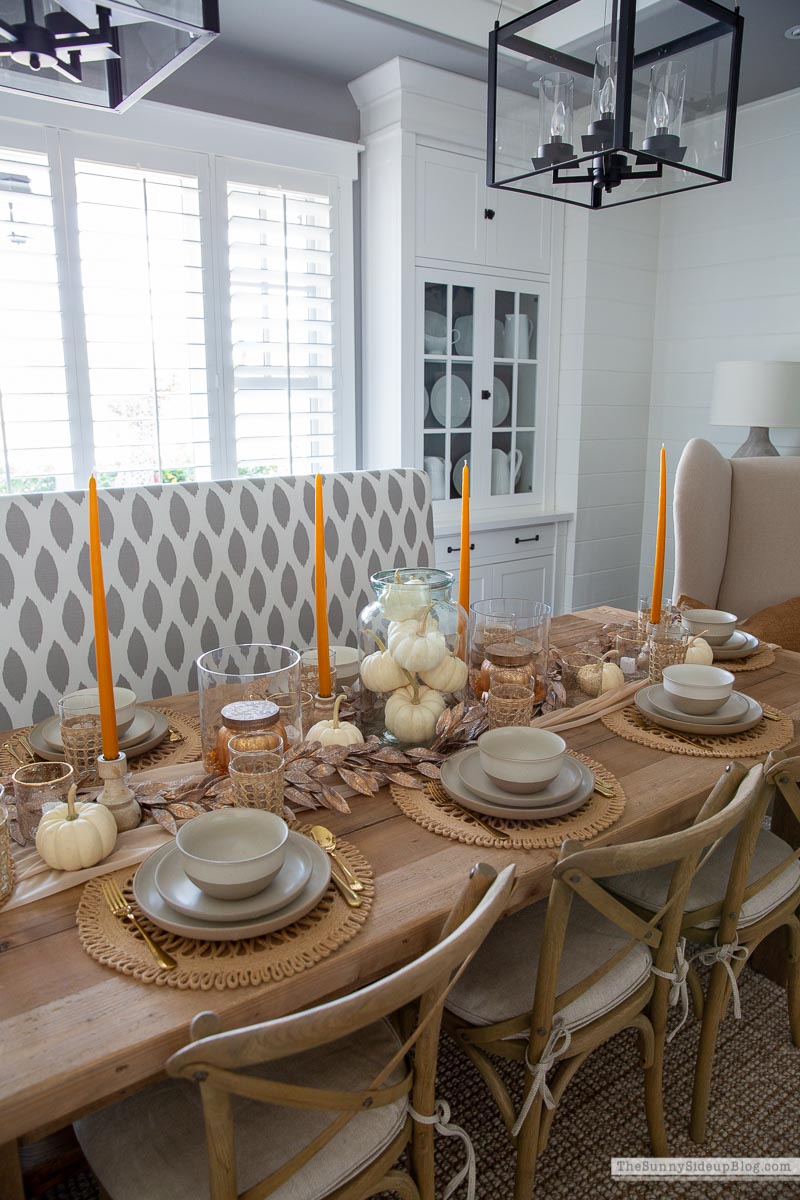 Thanksgiving Table (Sunny Lifestyles)