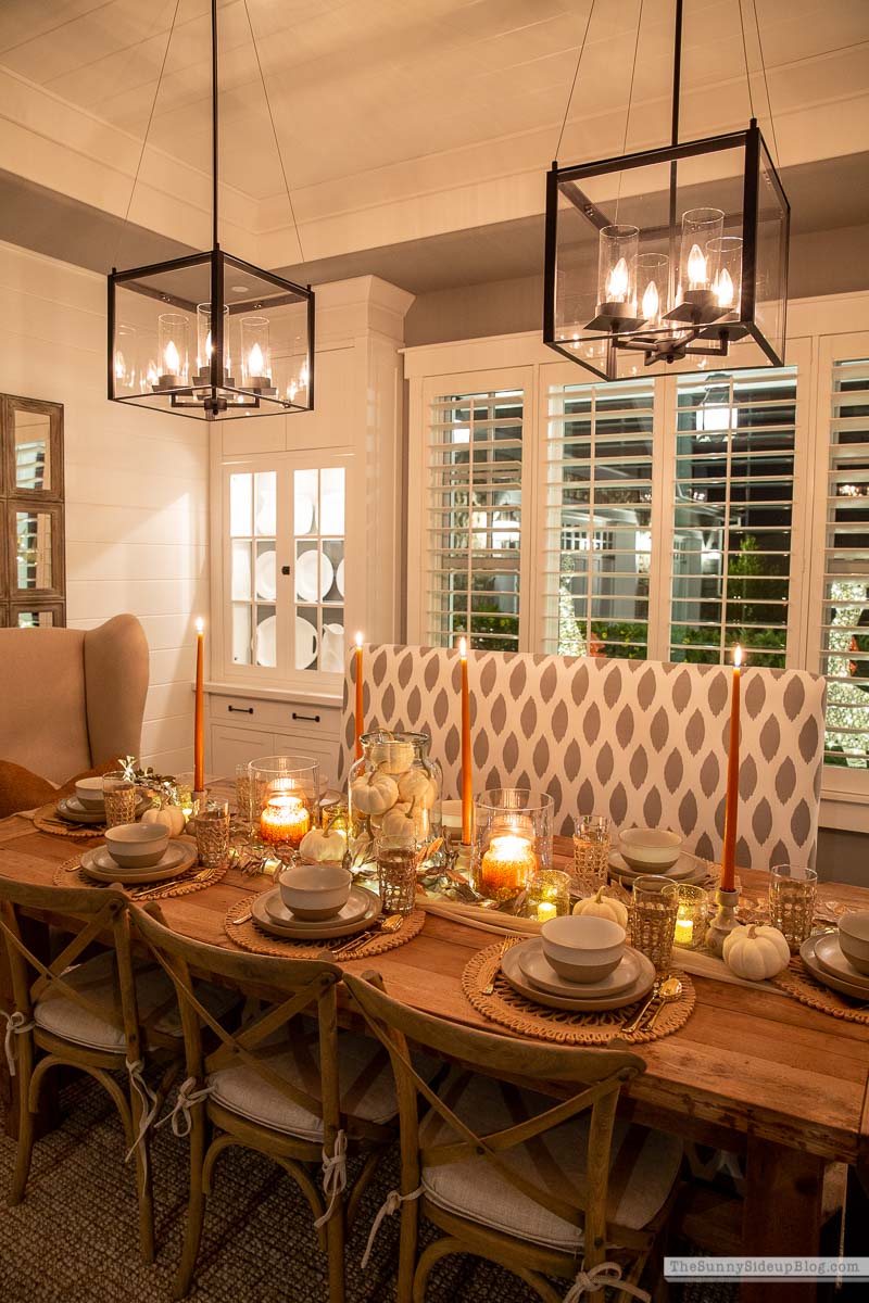 Thanksgiving Table (Sunny Lifestyles)