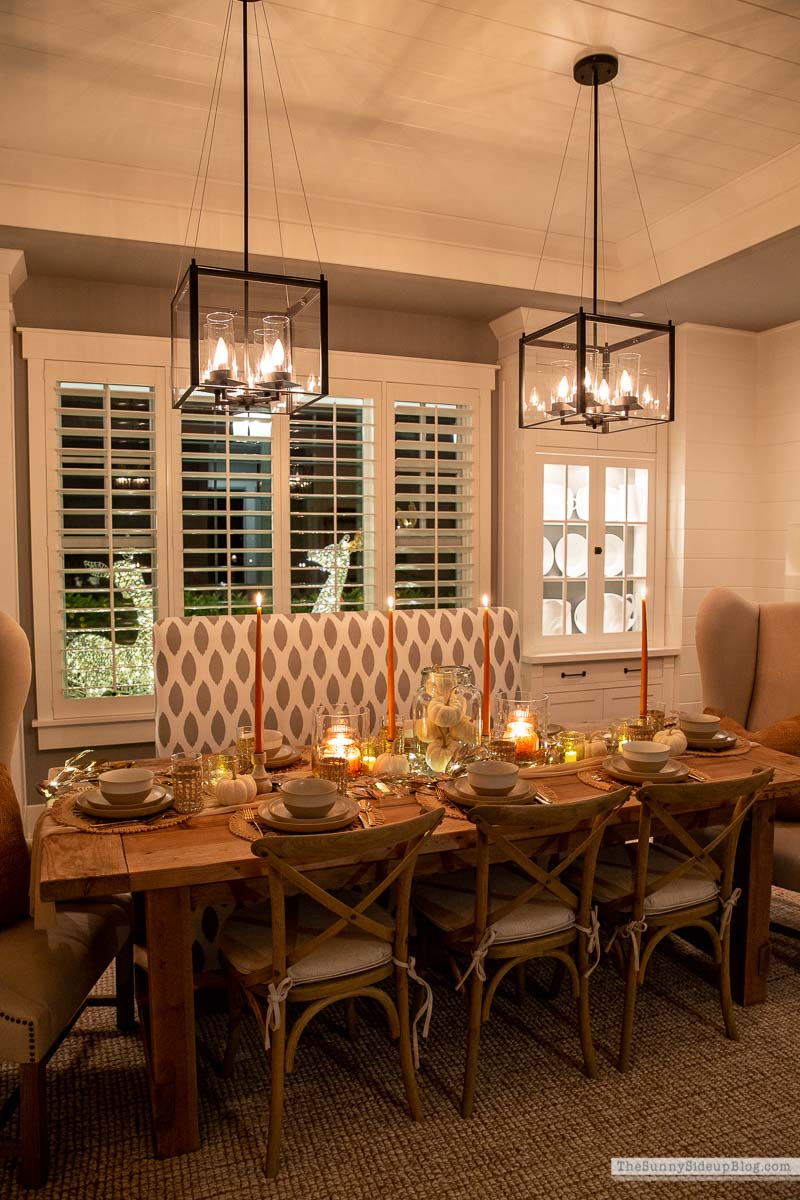 Thanksgiving Table (Sunny Lifestyles)