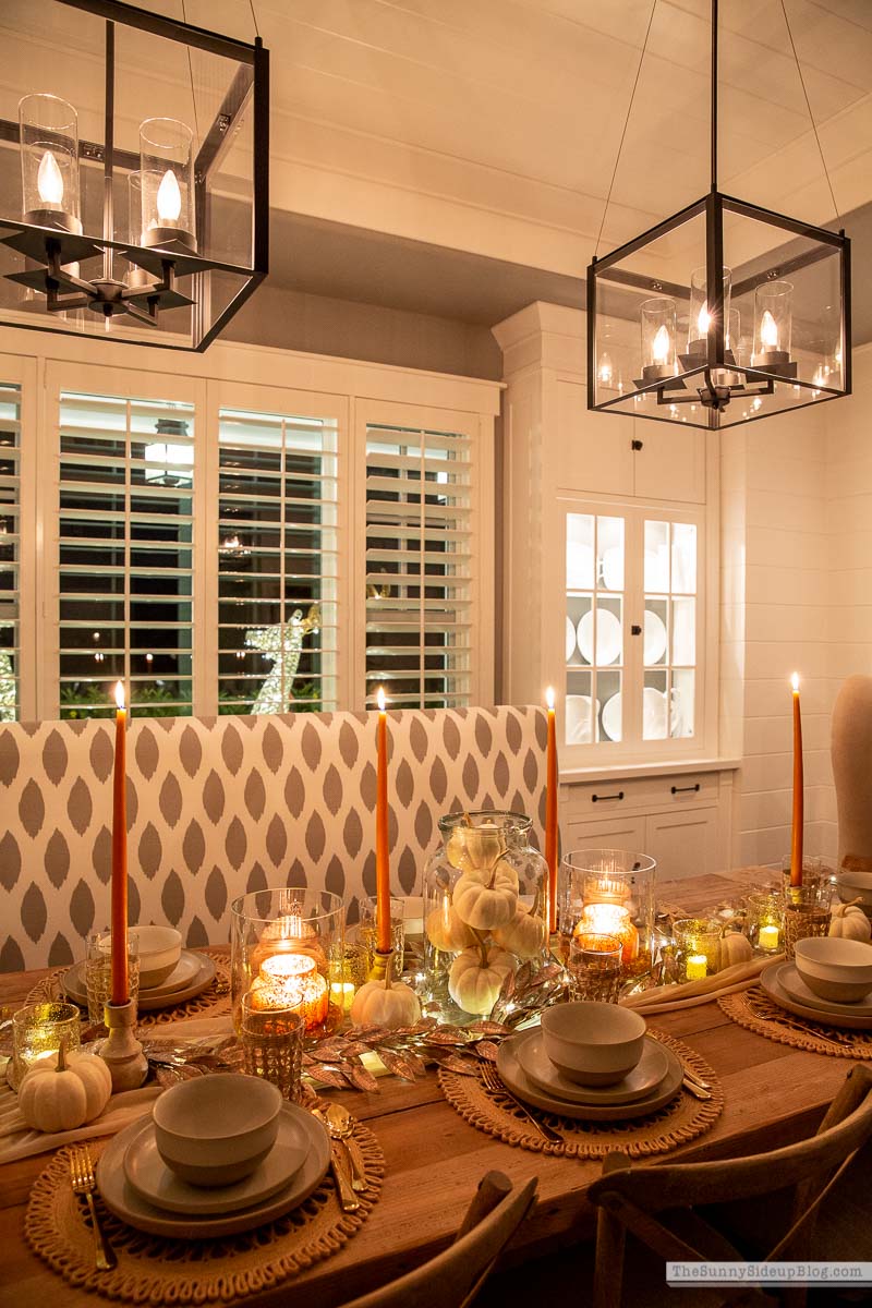 Thanksgiving Table (Sunny Lifestyles)