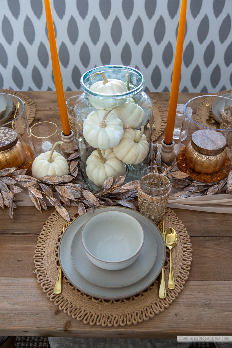 Thanksgiving Table (Sunny Lifestyles)