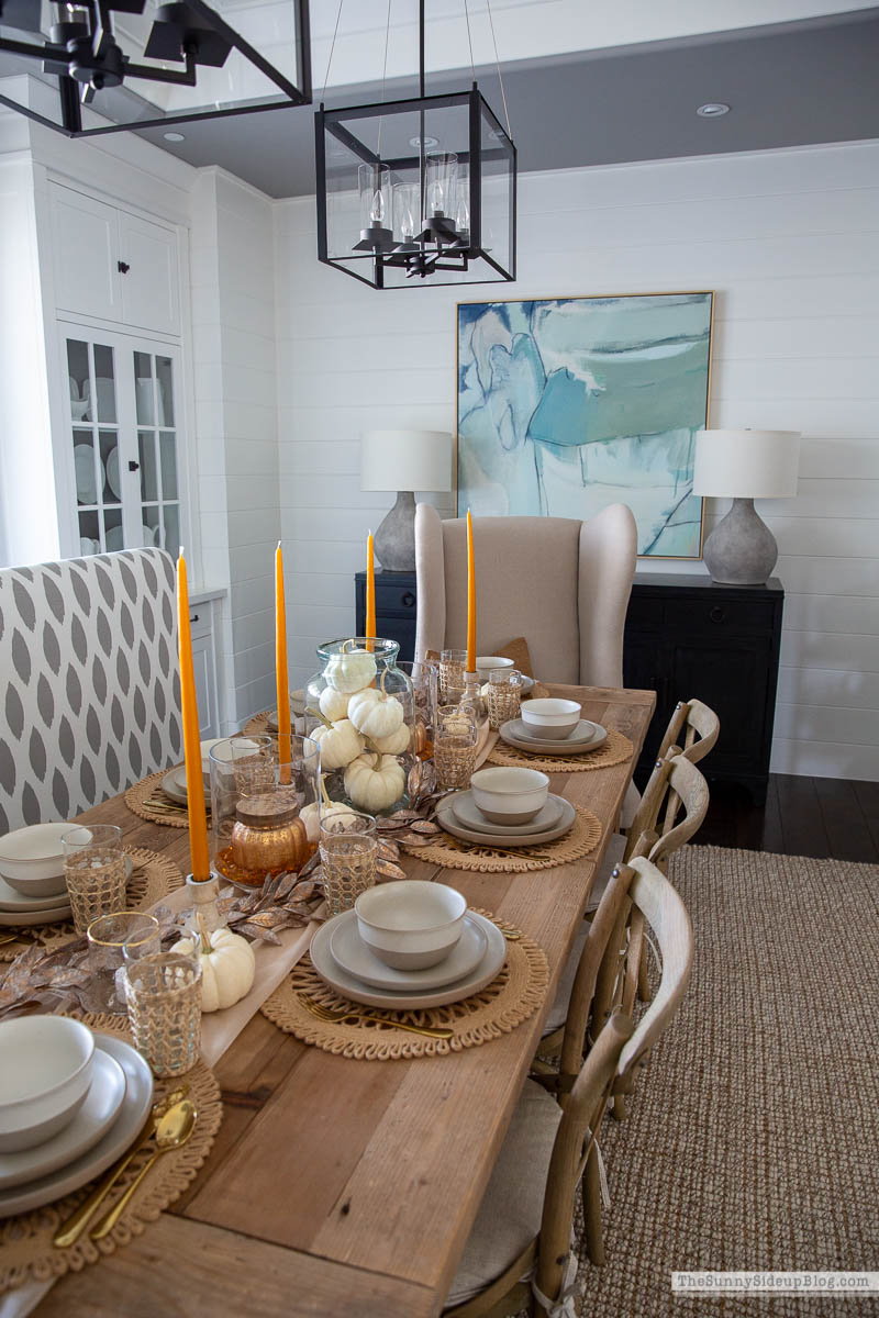 Thanksgiving Table (Sunny Lifestyles)