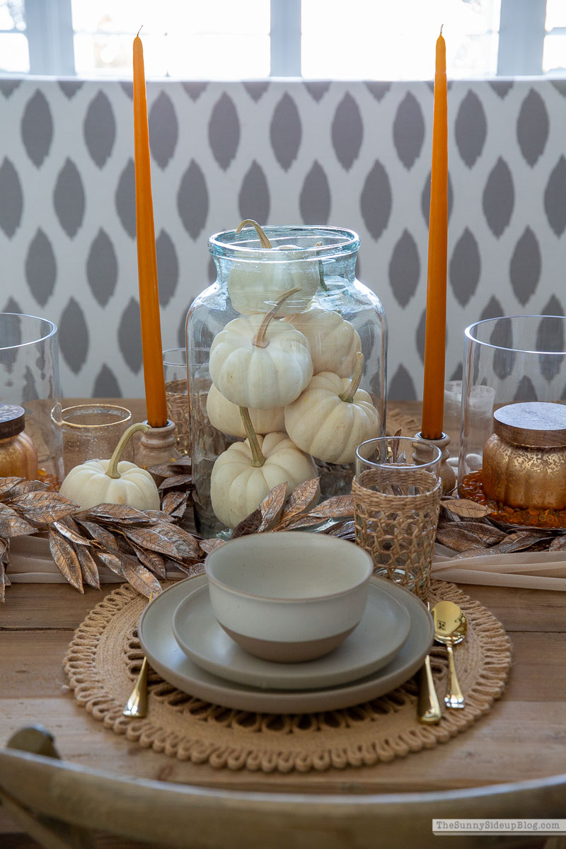 Thanksgiving Table (Sunny Lifestyles)