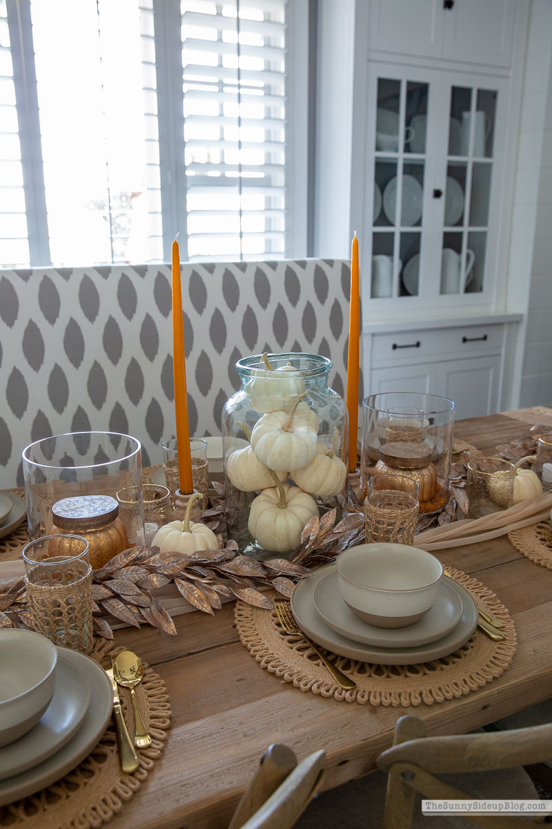 Thanksgiving Table (Sunny Lifestyles)