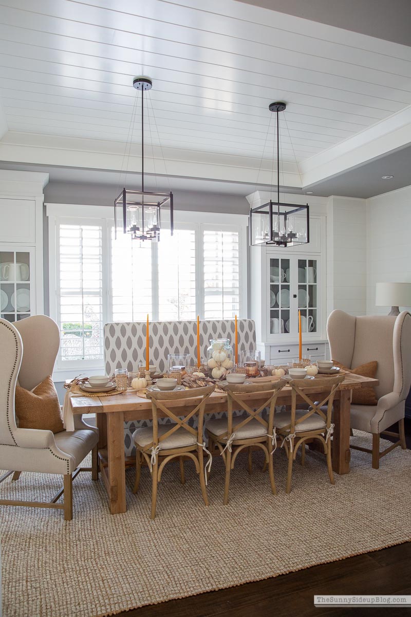 Thanksgiving Table (Sunny Lifestyles)
