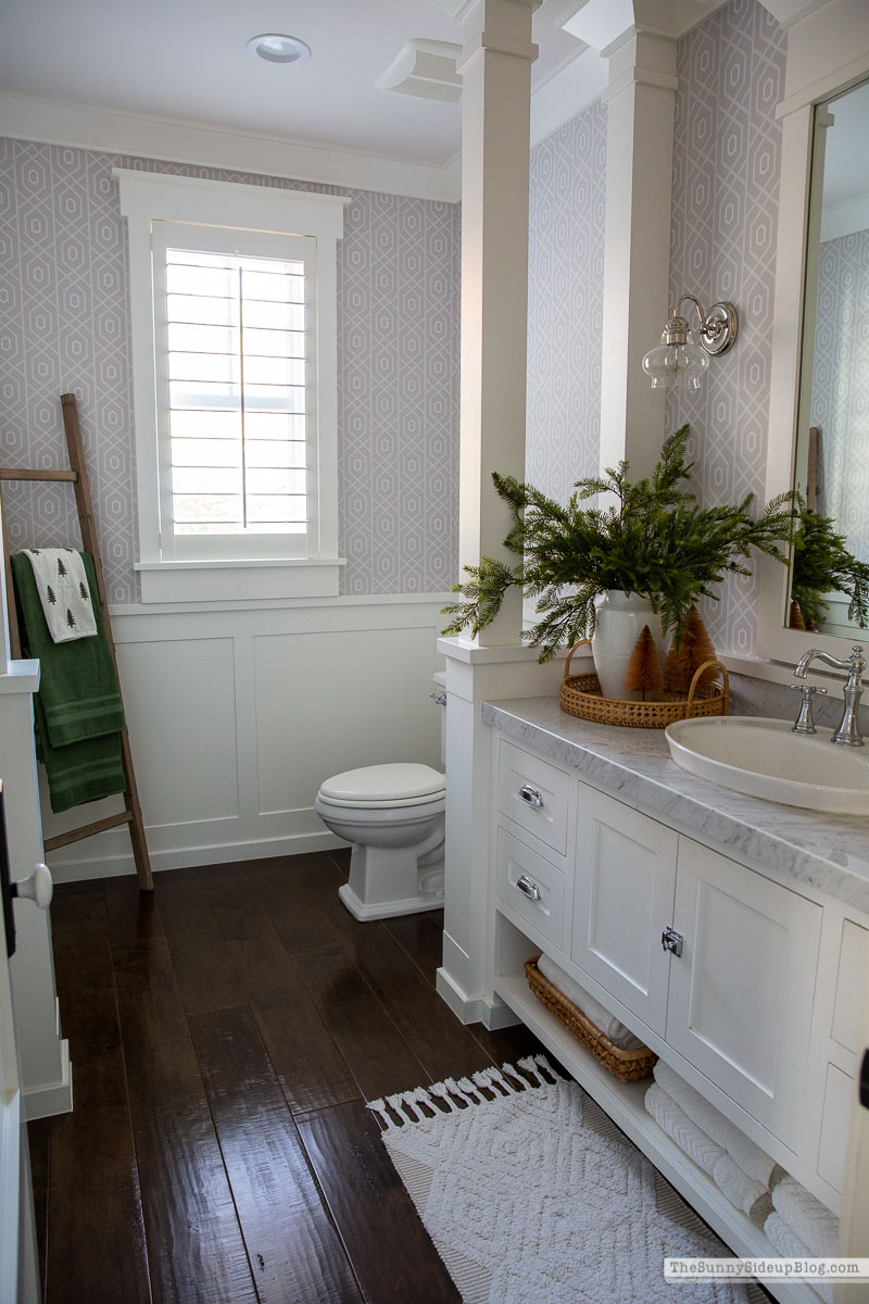 Christmas Bathroom (Sunny Lifestyles)