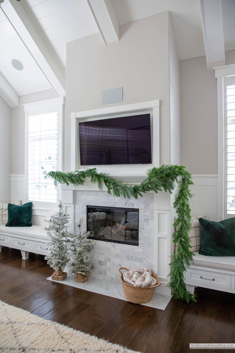 Christmas Master Bedroom (Sunny Lifestyles)