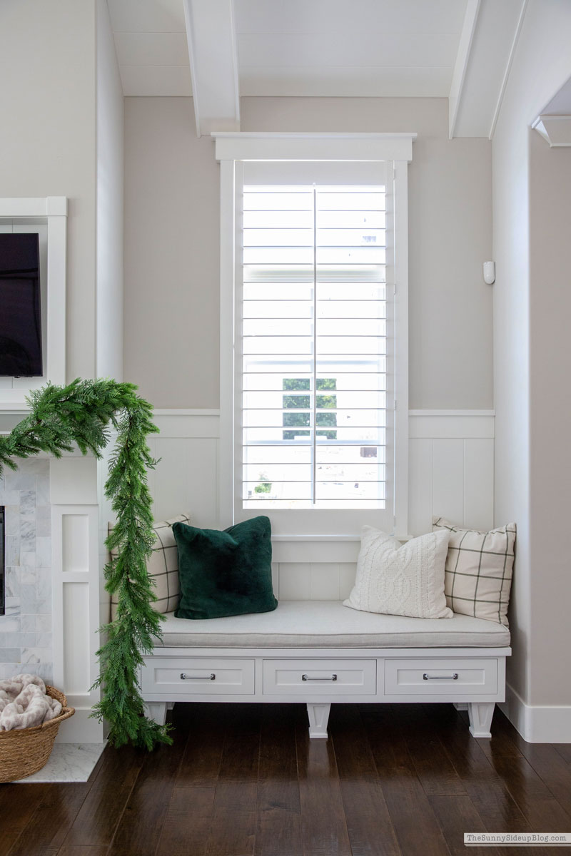 Christmas Master Bedroom (Sunny Lifestyles)