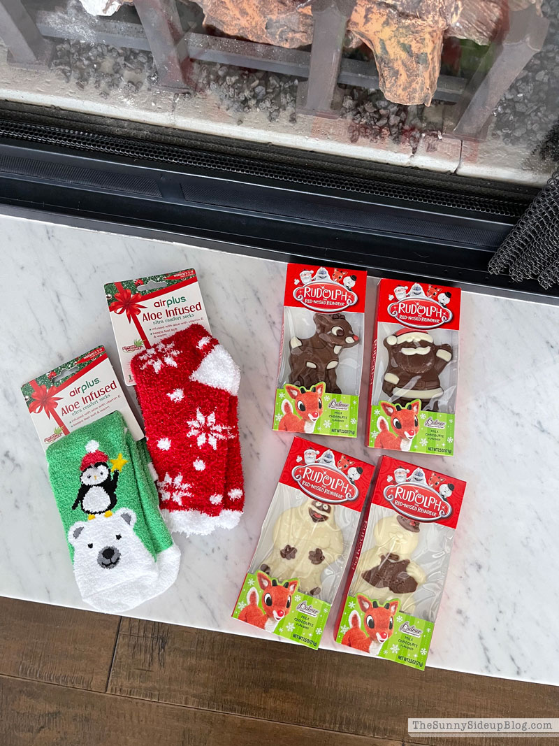 Gift Tags and Gifts (Sunny Lifestyles)