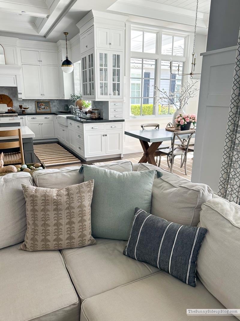 Spring Decorating (Sunny Lifestyles)