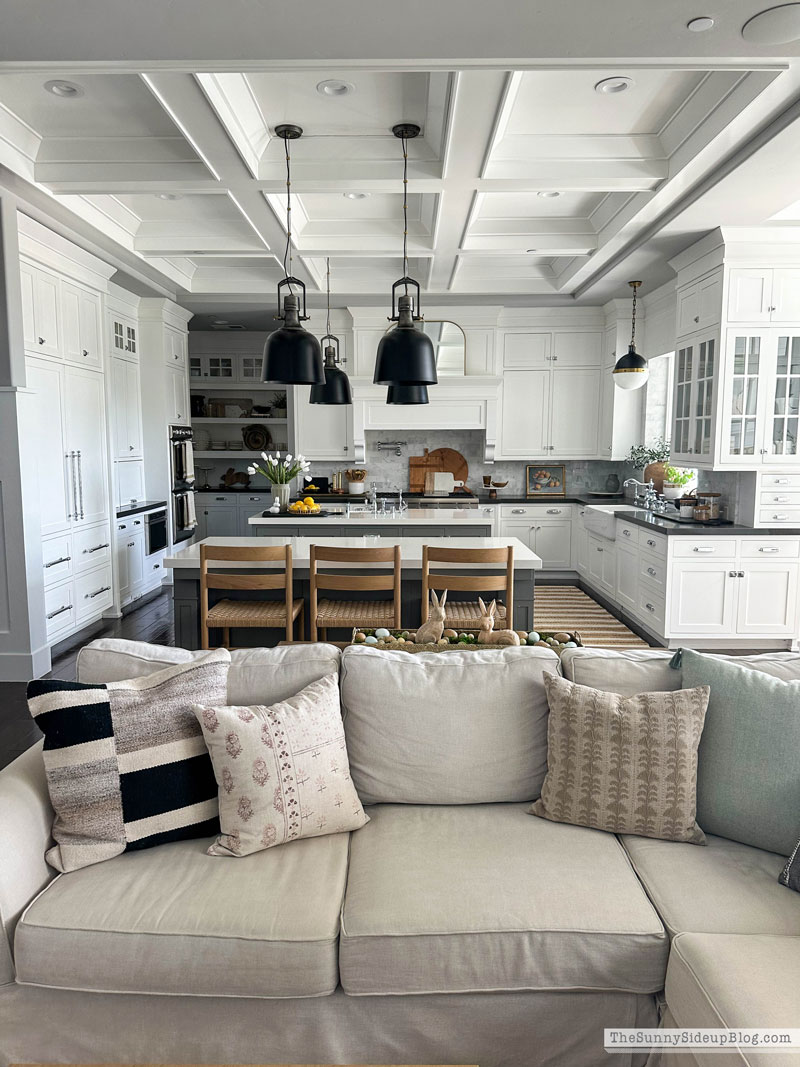 Spring Decorating (Sunny Lifestyles)