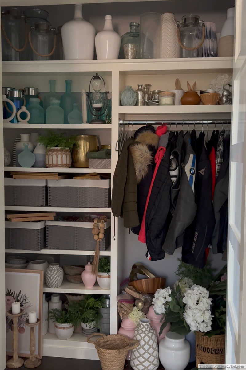 Organized Decor Closet (Sunny Lifestyles)