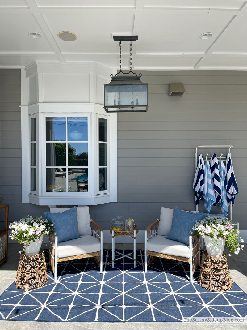 outdoor furniture (Sunny Lifestyles)