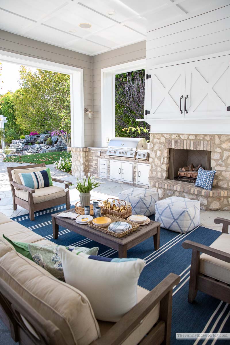 Outdoor Entertaining (Sunny Lifestyles)