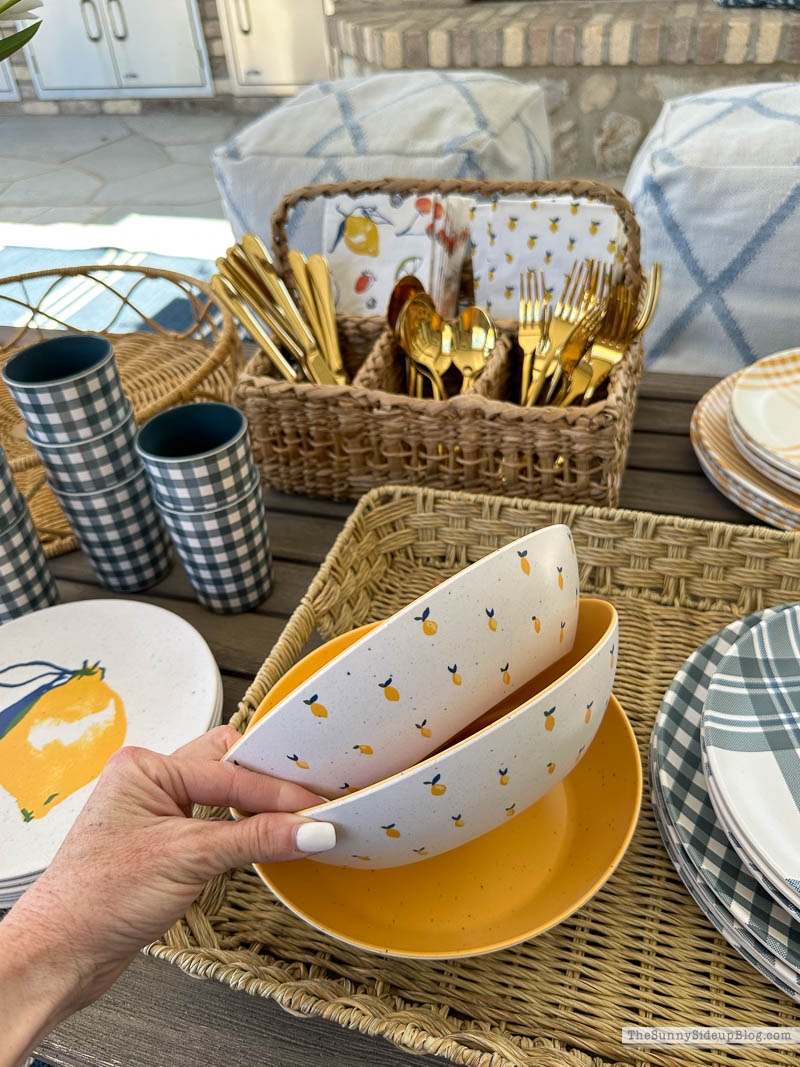 Outdoor Entertaining (Sunny Lifestyles)