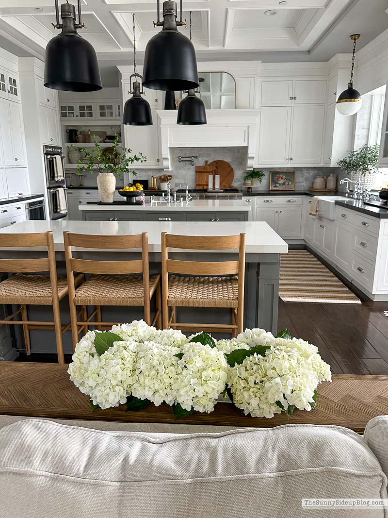 Hydrangea Centerpiece (Sunny Lifestyles)