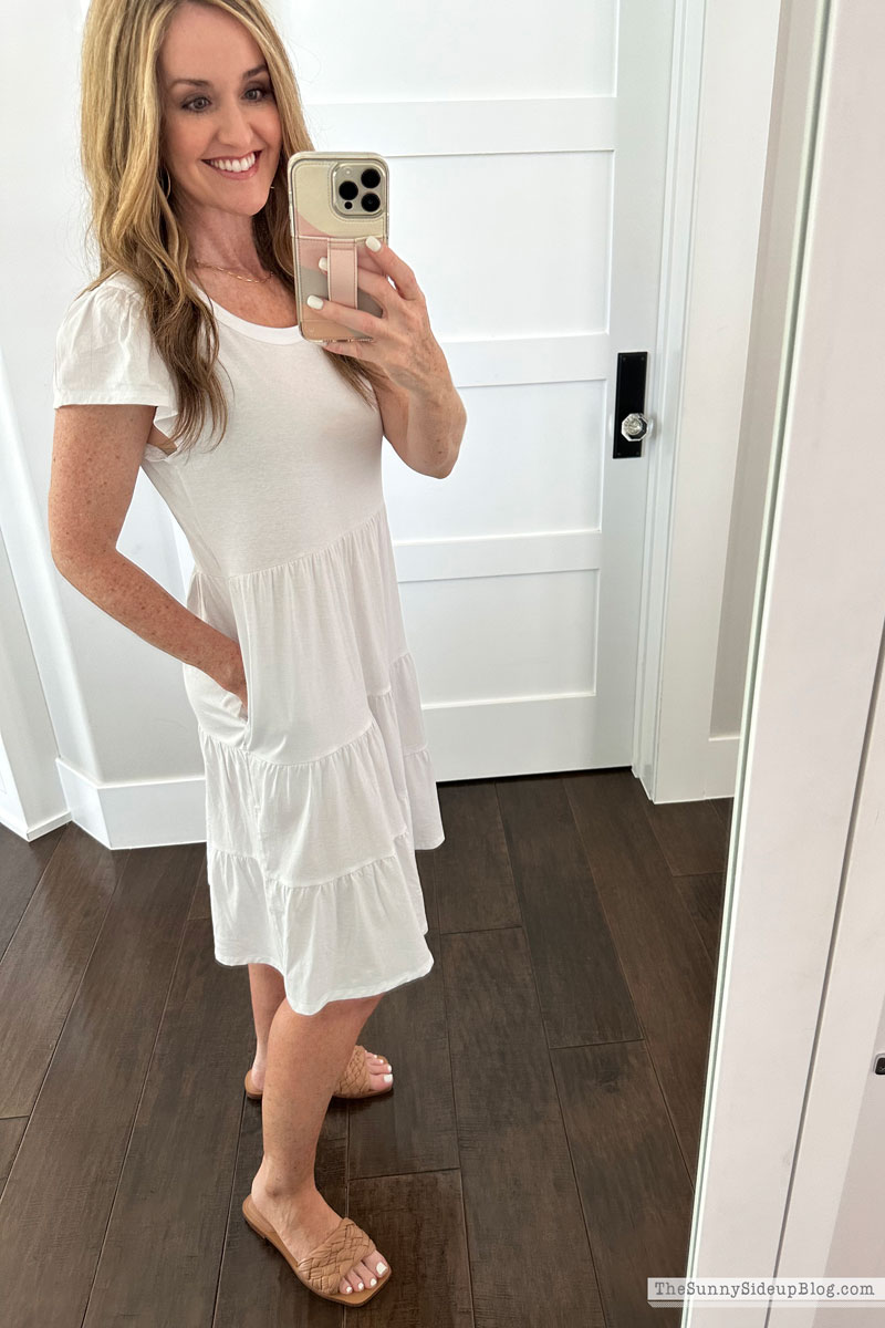 Summer Dresses (Sunny Lifestyles)