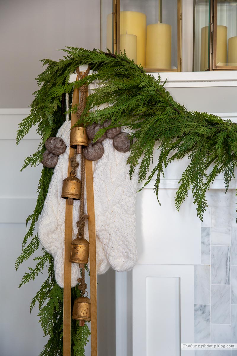 Christmas Favorites (Sunny Lifestyles)