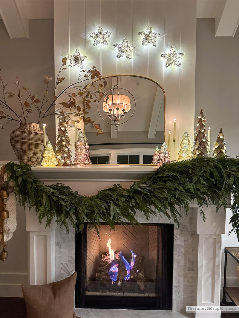 Holiday Star Mantel (Sunny Lifestyles)