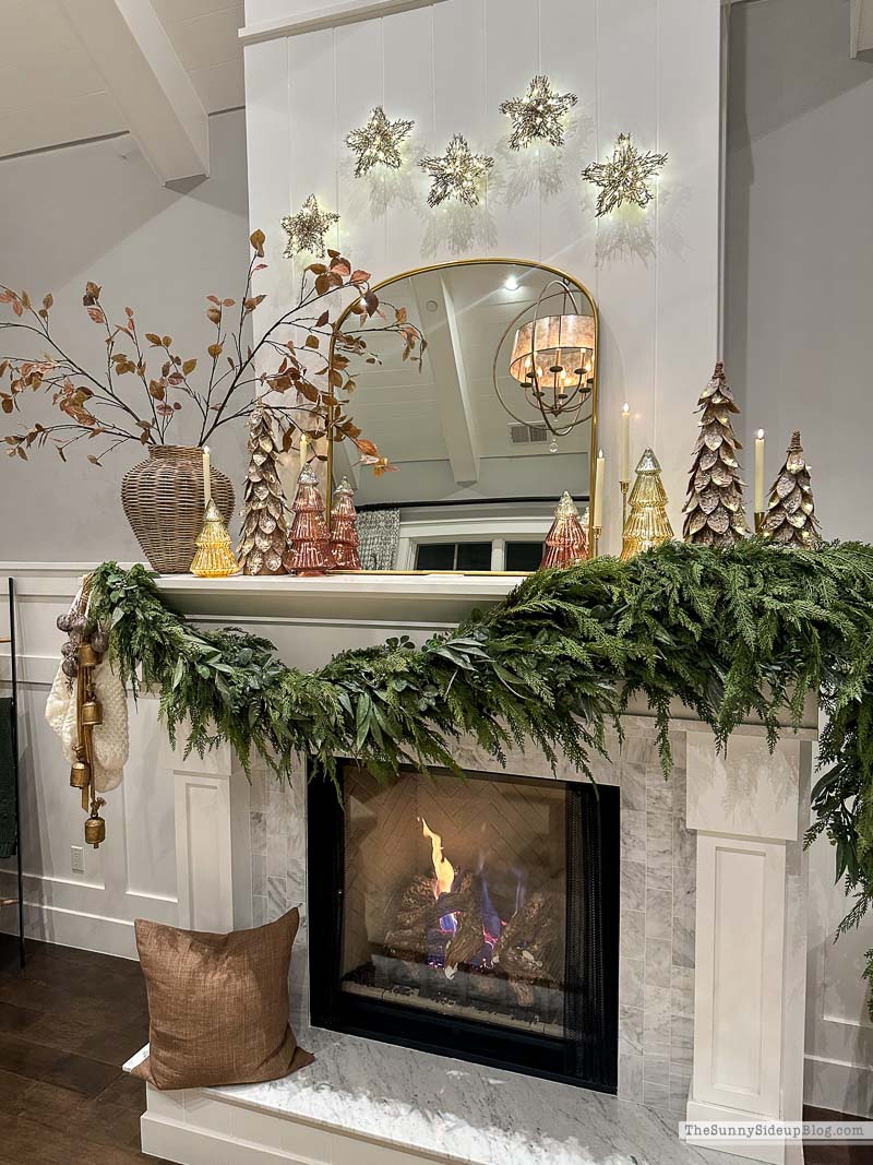Holiday Star Mantel (Sunny Lifestyles)