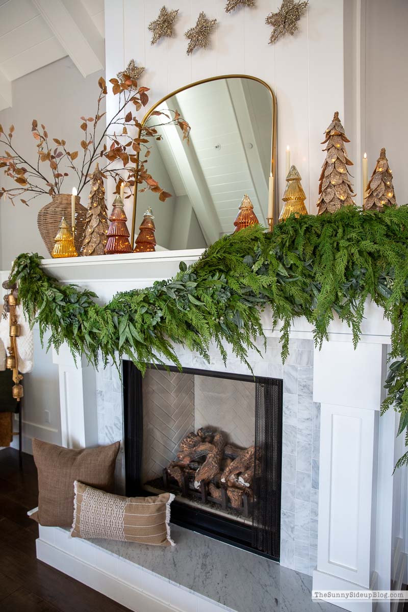 Holiday Star Mantel (Sunny Lifestyles)