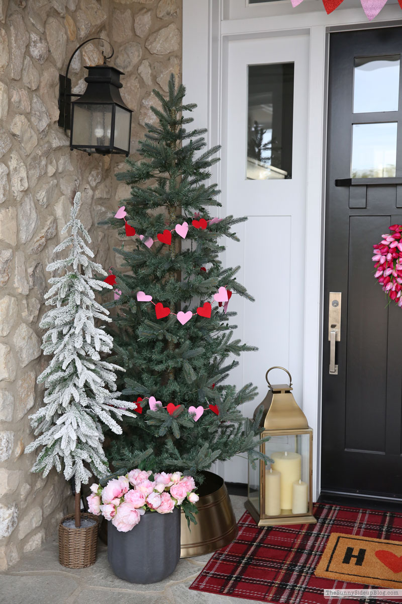 Valentine's Day Porch (Sunny Lifestyles)