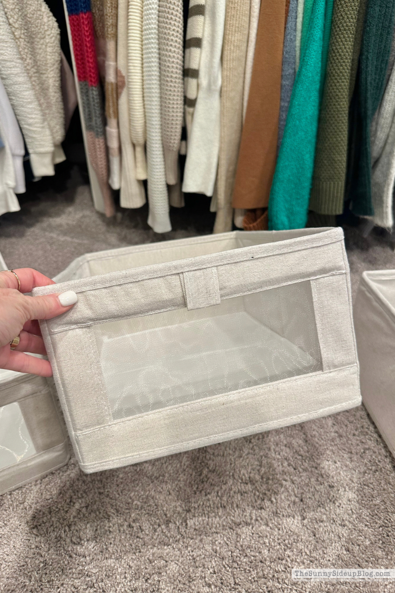 Organized Closet (Sunny Lifestyles)