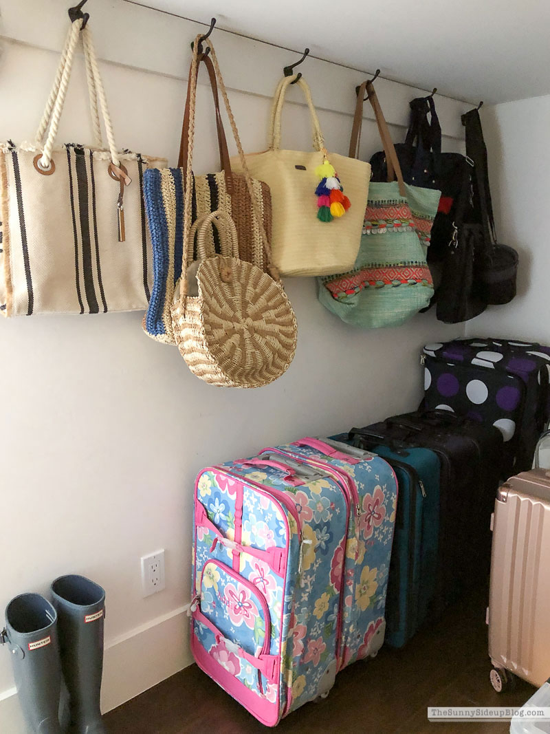luggage-closet (Sunny Lifestyles)