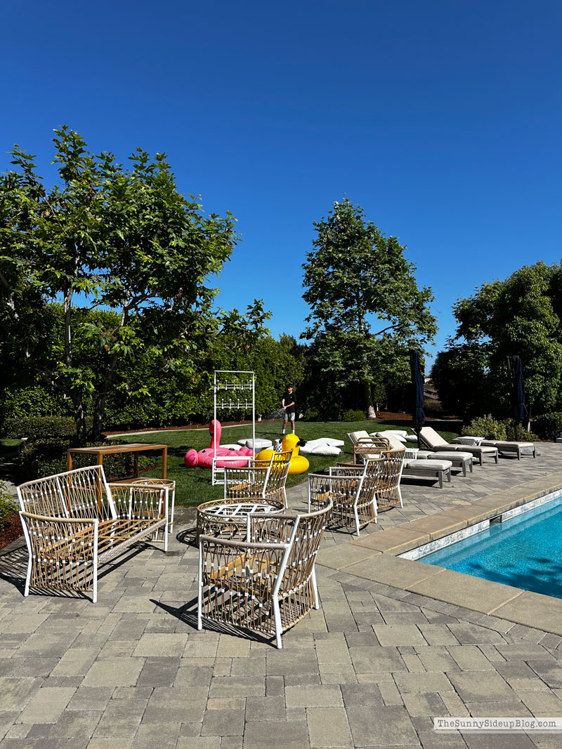 Outdoor furniture (Sunny Lifestyles)