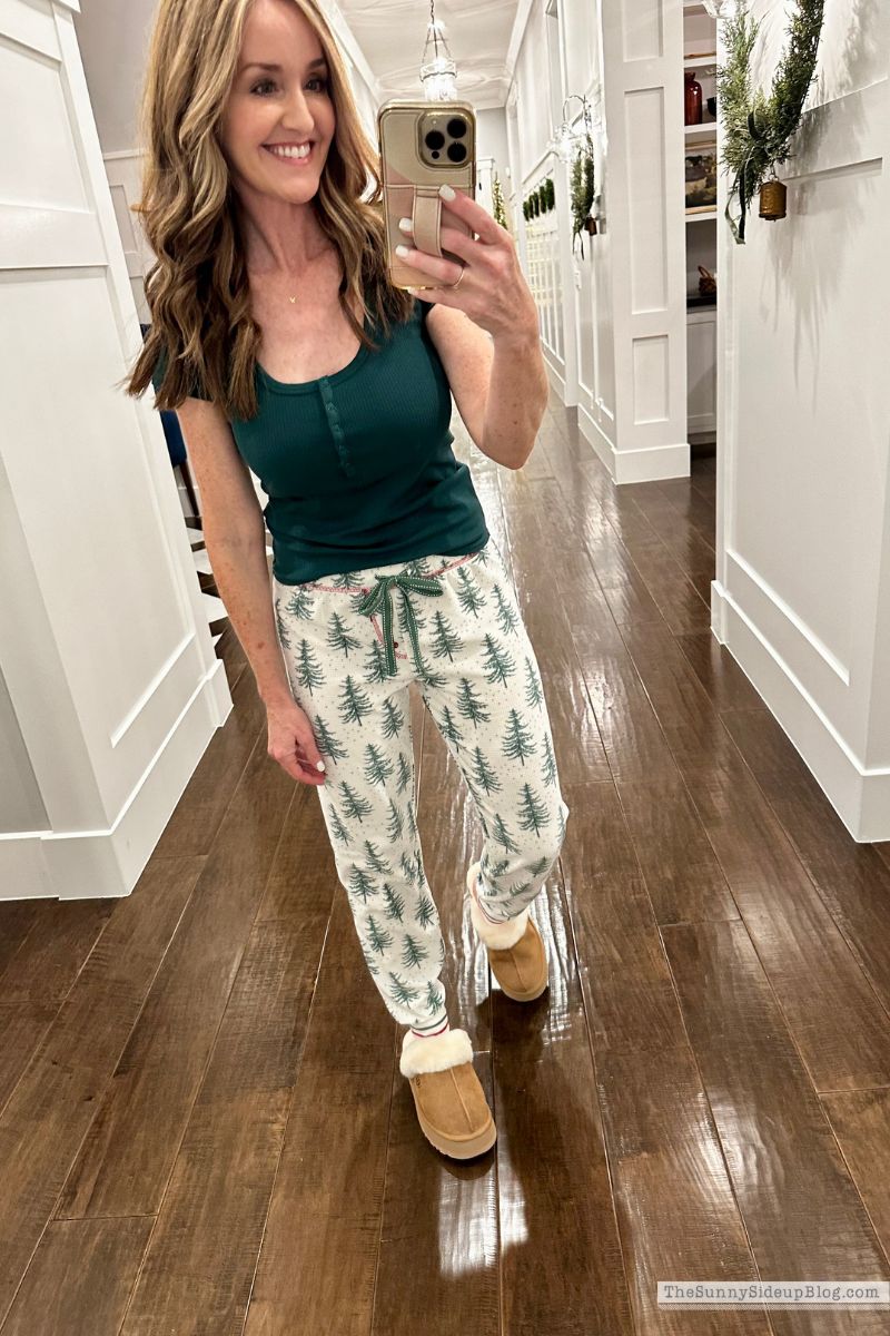 holiday pjs (Sunny Lifestyles)