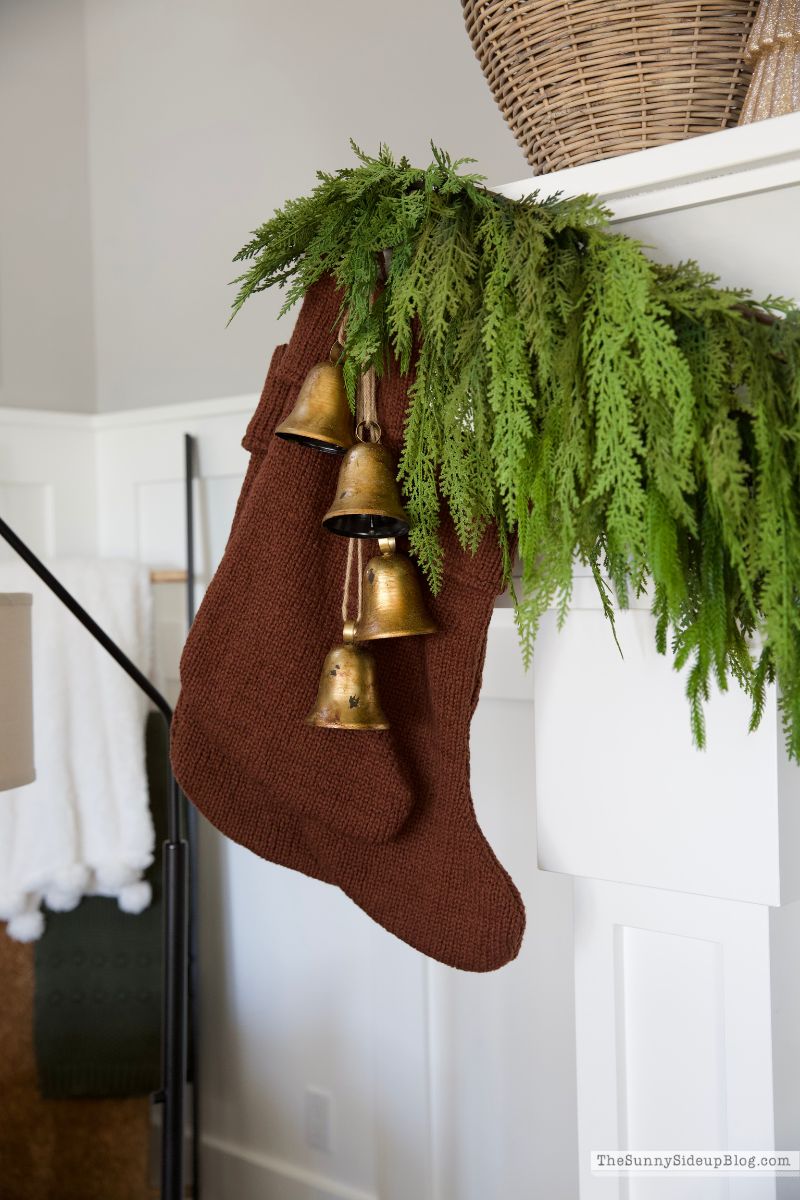 Christmas Family Room (Sunny Lifestyles)