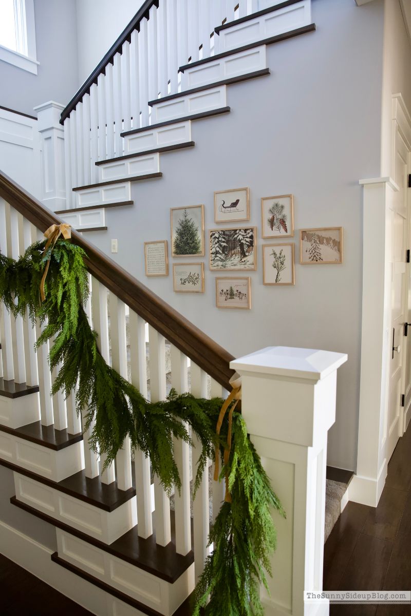 Holiday Gallery Wall (Sunny Lifestyles)