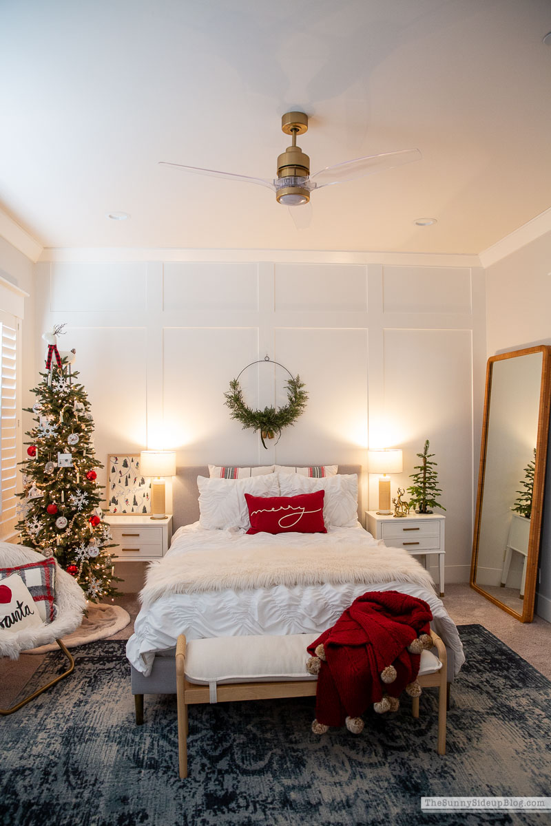 Teen Christmas Bedroom (Sunny Lifestyles)