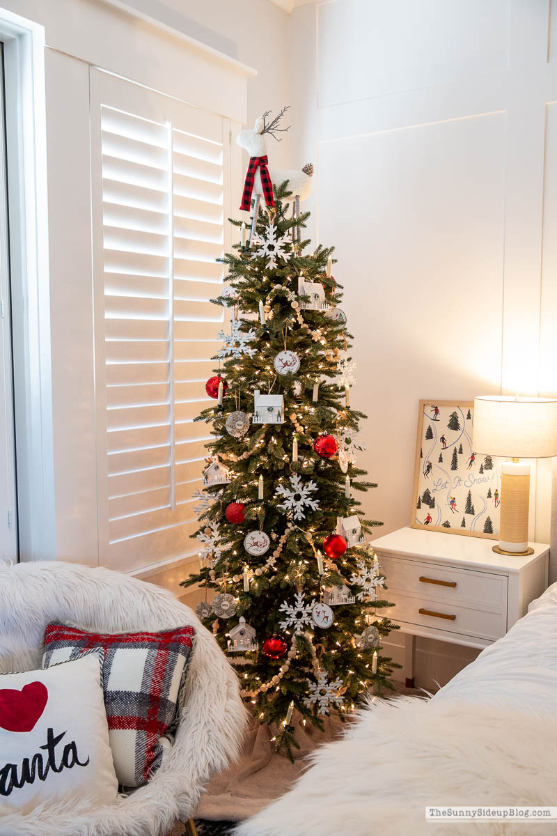 Teen Christmas Bedroom (Sunny Lifestyles