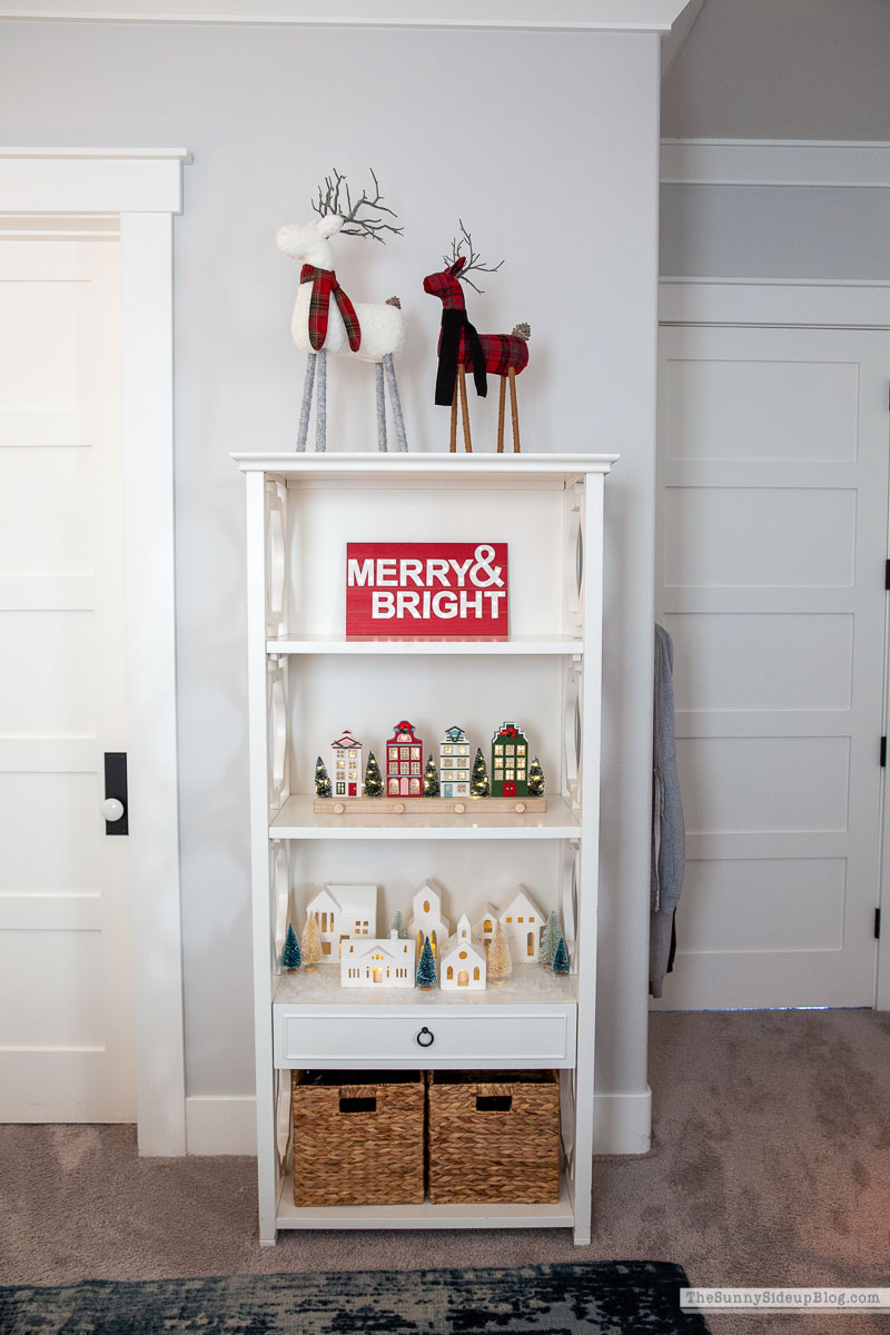 Teen Christmas Bedroom (Sunny Lifestyles)