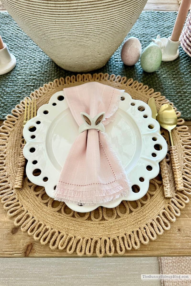 Easter Table (Sunny Lifestyles)